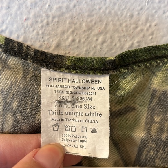Spirit Halloween camo zip up vest one size - Picture 3 of 4